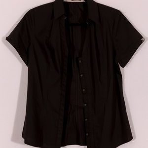Black short-sleeve bottom up shirt